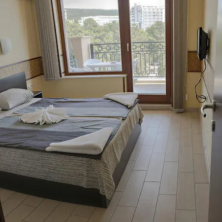 Apartman Family With Sea View & Pool In Zlatna Kotva