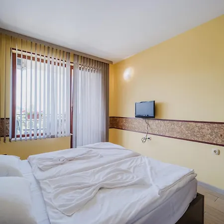 Family With Sea View & Pool In Zlatna Kotva Apartment