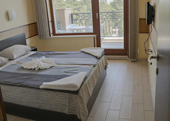 Апартаменты Family With Sea View & Pool In Zlatna Kotva