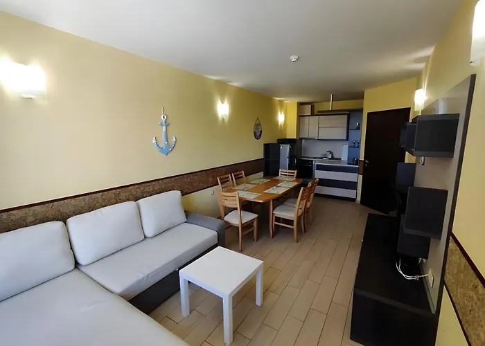 Апартаменты Family With Sea View & Pool In Zlatna Kotva *